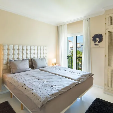 Luxury 5* 3 Beds In Playas Del Duque, Puerto Banus * מארבלה
