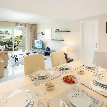 Luxury 5* 3 Beds In Playas Del Duque, Puerto Banus דירה