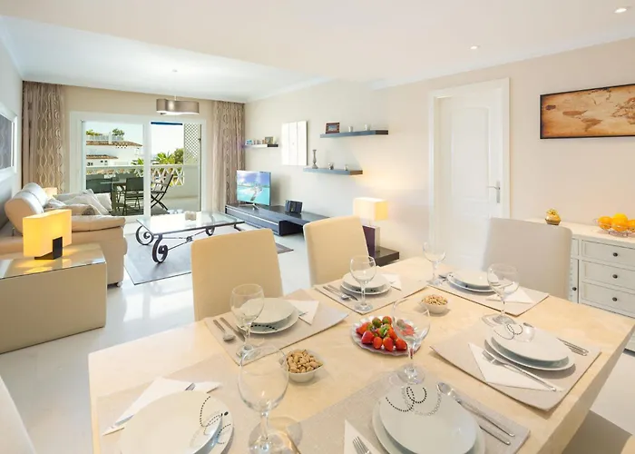 Luxury 5* 3 Beds In Playas Del Duque, Puerto Banus Lejlighed